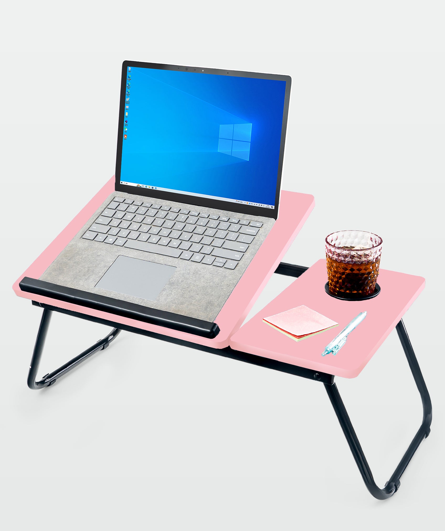 Tragbarer klapptisch aus holz und metall: ideal zum arbeiten und entspannen