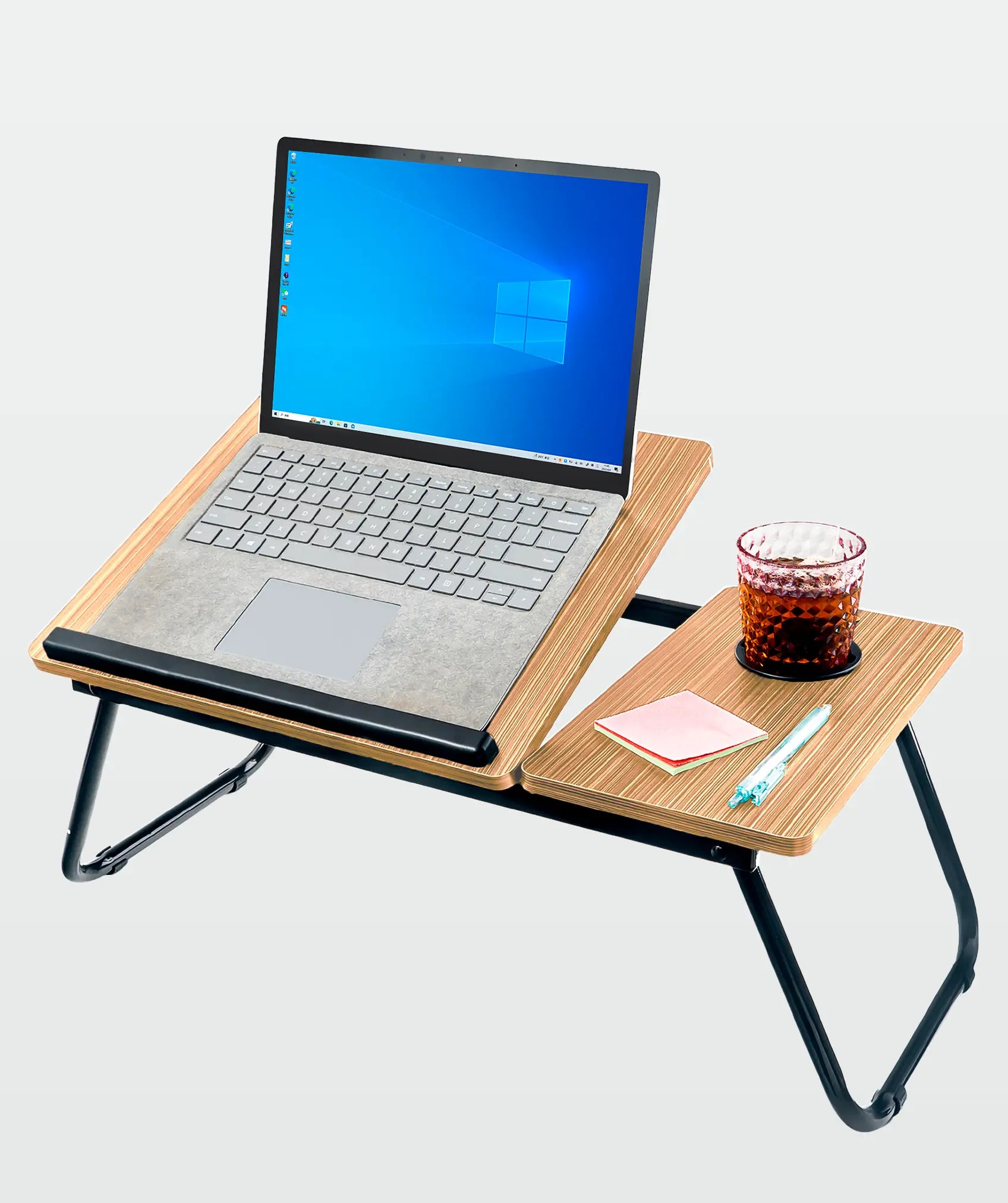 Tragbarer klapptisch aus holz und metall: ideal zum arbeiten und entspannen