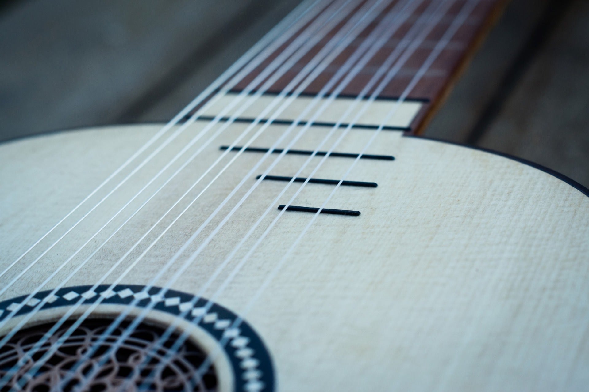 La vihuela, un antepasado de la guitarra